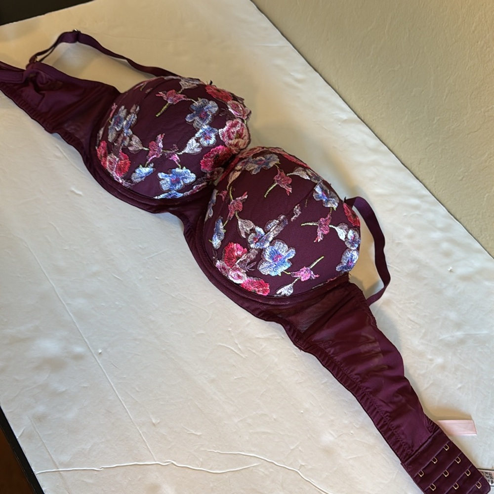 Victoria Secret Women’s Floral embroidered Dream Angels Lined Demi Bra - Picture 8 of 13